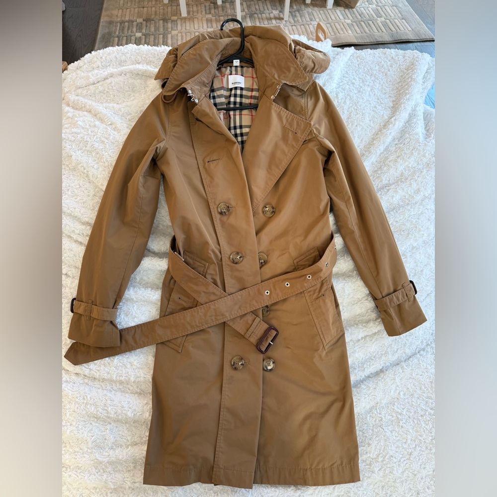 Burberry Lightweight Tan Trench Coat with hood